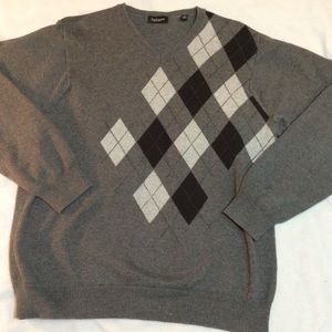 VanHeusen V-neck sweater